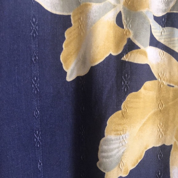 #111 🌴Tommy Bahama Hawaiian Short Sleeve Shirt 🌴 - Picture 10 of 17